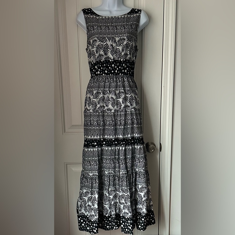 Kaktus Black and White Floral Maxi Dress